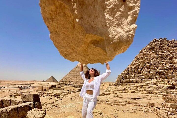 Private Full day Tour to Pyramids, Egyptian Museum and Bazaar