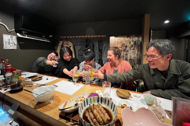 Hidden Local Bars Hopping tour in Kobe