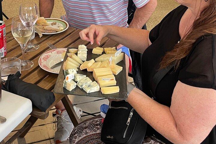 Private tour in St. Germain des Prés: food, fashion, secrets