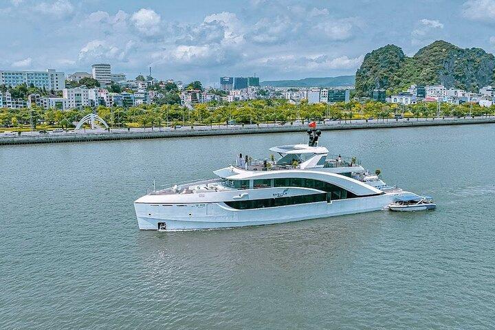 Halong Luxury Yacht Explore the breathtaking beauty Halong Bay