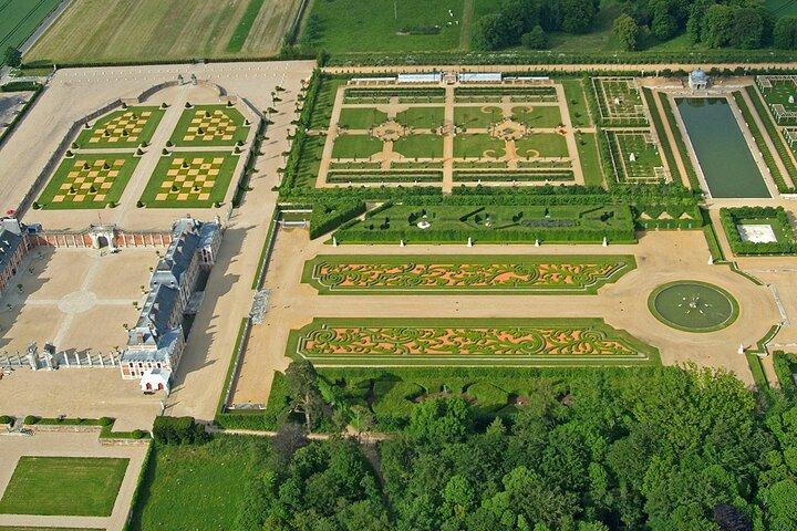 Giverny and Chateau du Champ de Bataille Private Tour from Paris