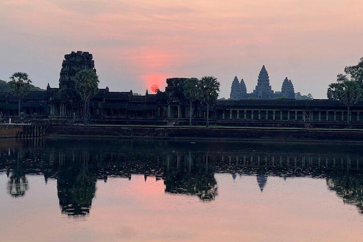 Private Angkor Wat Biking Tour at Sunrise