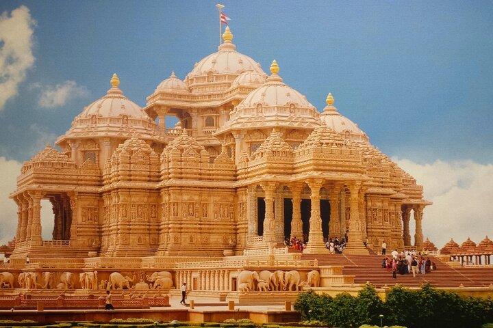 Ahmedabad: Adalaj Stepwell & Religious Tour with transfer