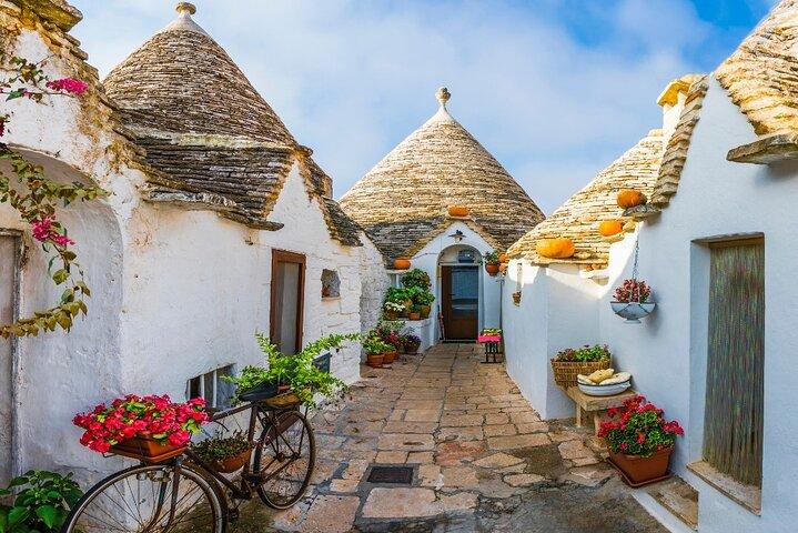 Tour di Alberobello & Guida a Matera, from bari