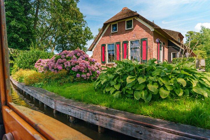 Giethoorn Day Trip from Amsterdam with Boat Trip