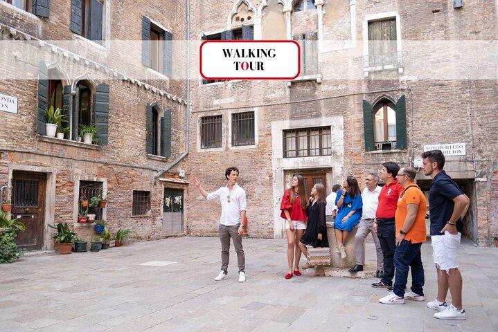 City Center Walking Tour in Venice & Gondola Experience