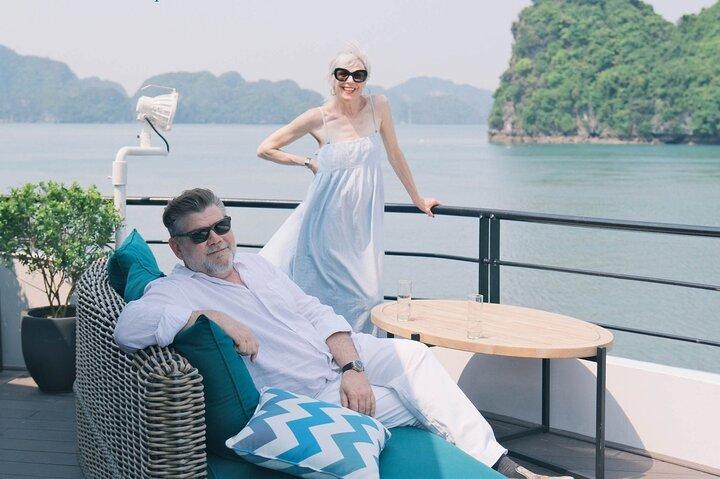 Hanoi: Catamaran Luxury Day Cruise to Halong Bay & Lan Ha Bay