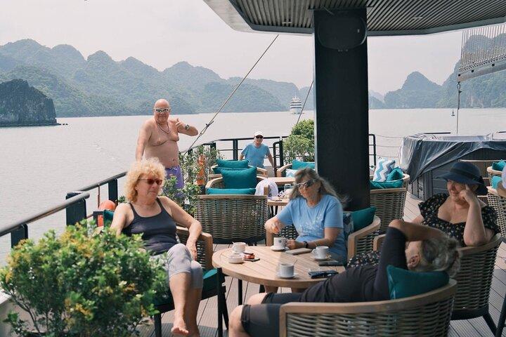 Hanoi: Catamaran Luxury Day Cruise to Halong Bay & Lan Ha Bay