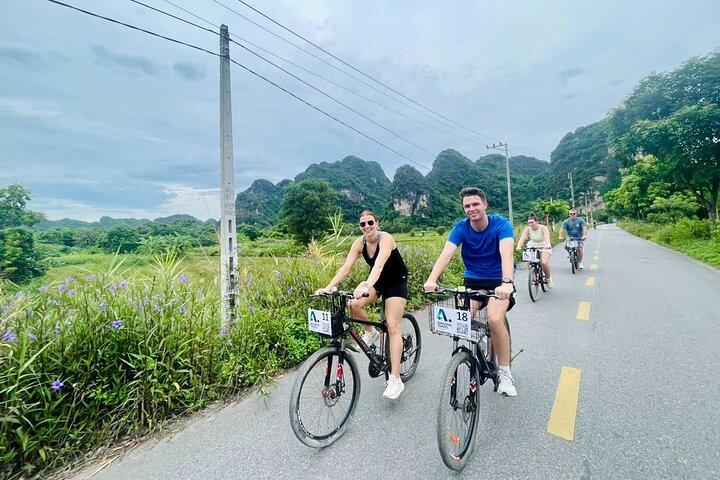 Hidden Ninh Binh Luxury Full Day Group Tour (Tam Coc - Hoa Lu)