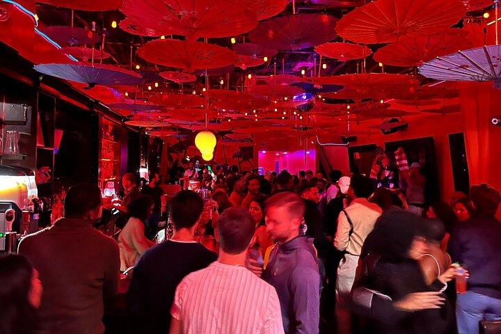 NYC Pub Crawl & Rooftop Clubbing Experience