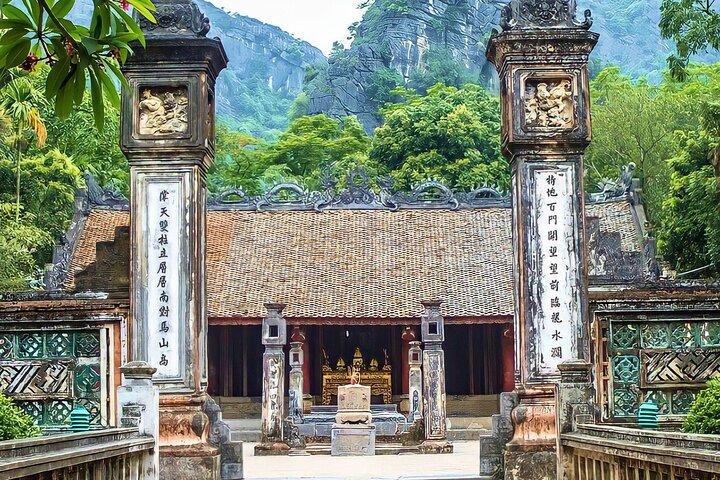 Ninh Binh Heritage Full Day Tour with Buffet Lunch and Limousine