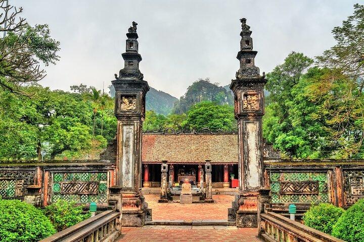 Ninh Binh Heritage Full Day Tour with Buffet Lunch and Limousine