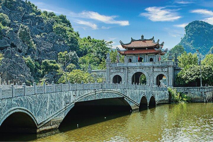 Ninh Binh Heritage Full Day Tour with Buffet Lunch and Limousine