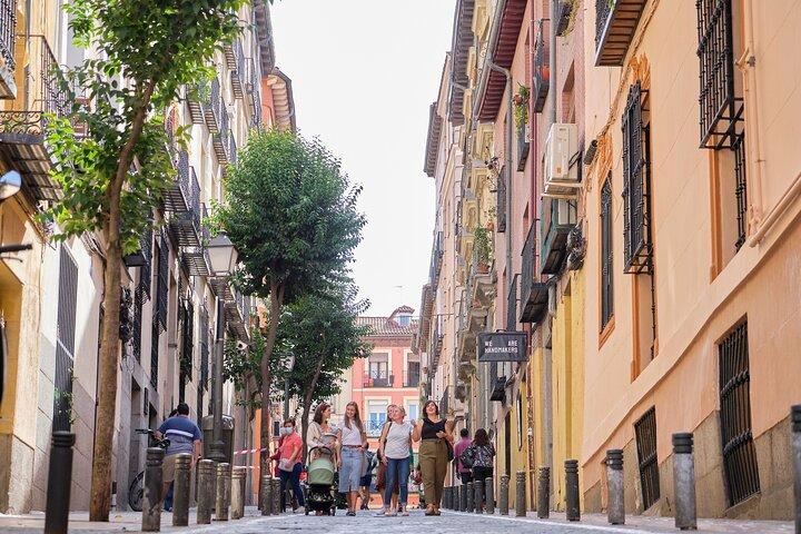 Madrid Food Tour in a Neighborhood Market with Churros