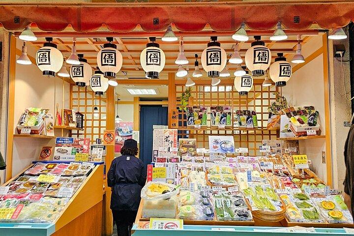 Kyoto Nishiki Market & Depachika: 2-hours Food Tour with a Local