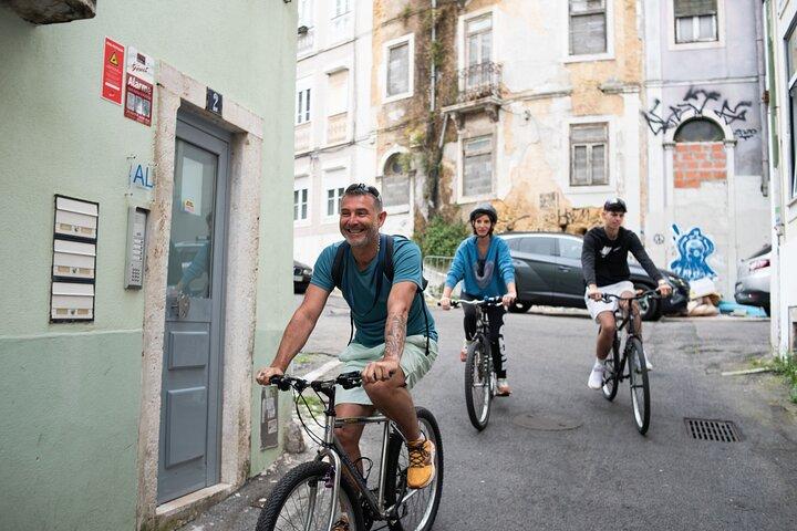 Lisbon Bike Private Customized Tour & Professional Photography