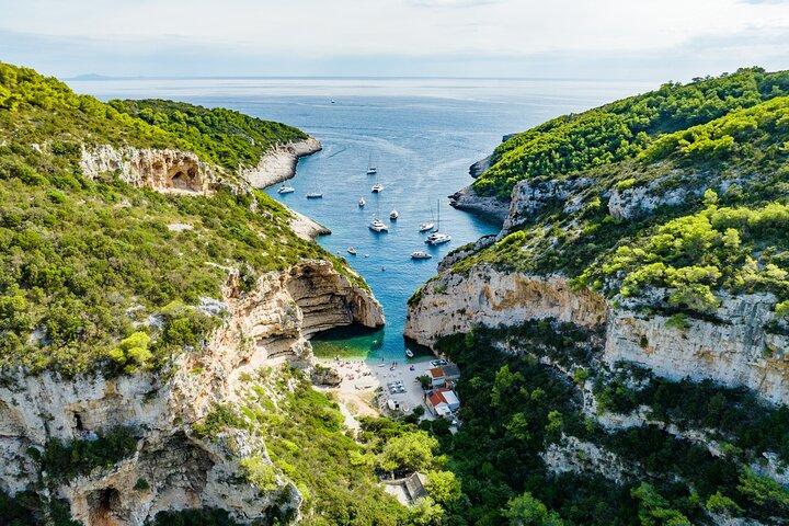 Private tour from Hvar Blue cave & paklinski islands