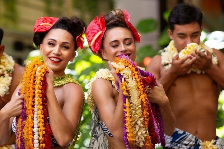 Luau Na Lei Aloha: Boutique Premium Dinner Show in Waikiki