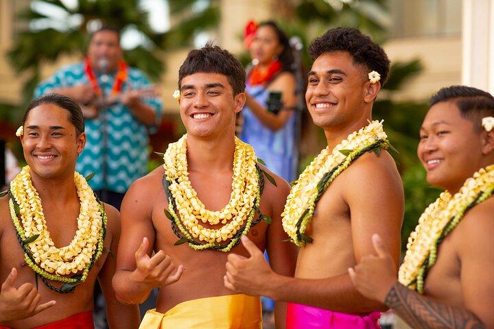 Luau Na Lei Aloha: Boutique Premium Dinner Show in Waikiki