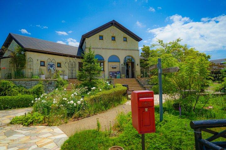 Kobe Trip from Osaka with Garden Walk Wagyu Lunch and Sake Tour