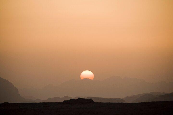 Wadi Rum: Explorer Jeep Tour PASS + Local Food + Optional Stay