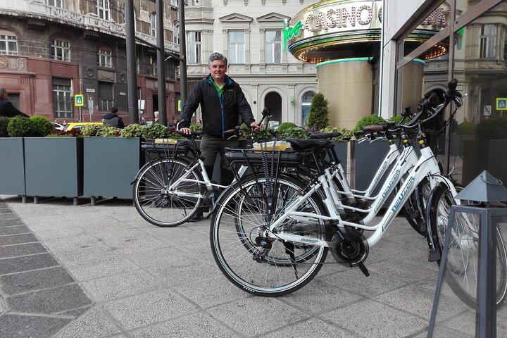 E-Bike Guided Tour in Castle Hill Budapest