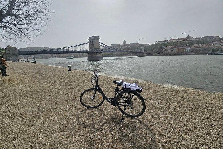 E-Bike Guided Tour in Castle Hill Budapest