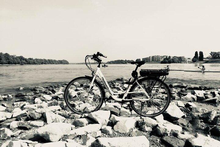 E-Bike Guided Tour in Castle Hill Budapest