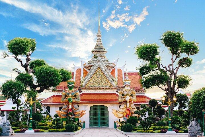 Thai Costume Photo Tour at Wat Arun Bangkok from Bangkok
