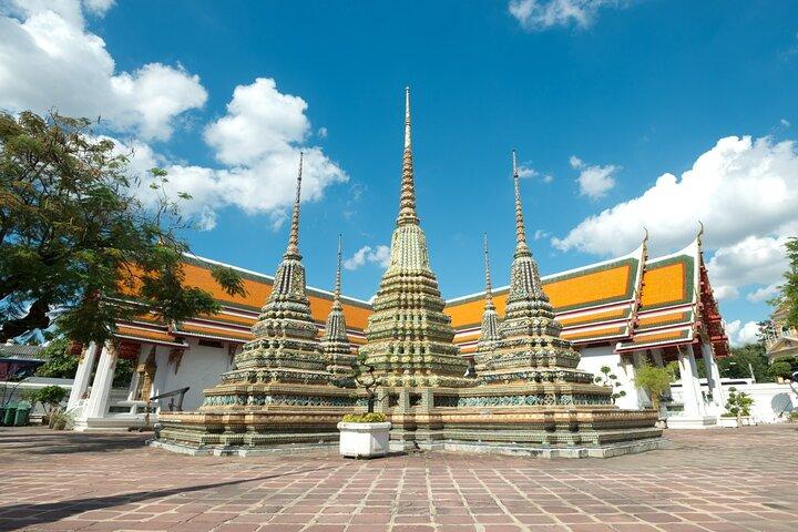 Thai Costume Photo Tour at Wat Arun Bangkok from Bangkok