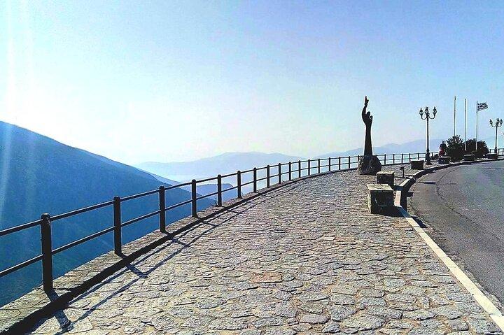 Delphi Arachova & Monast. Hosios Loukas from Athens Private Tour