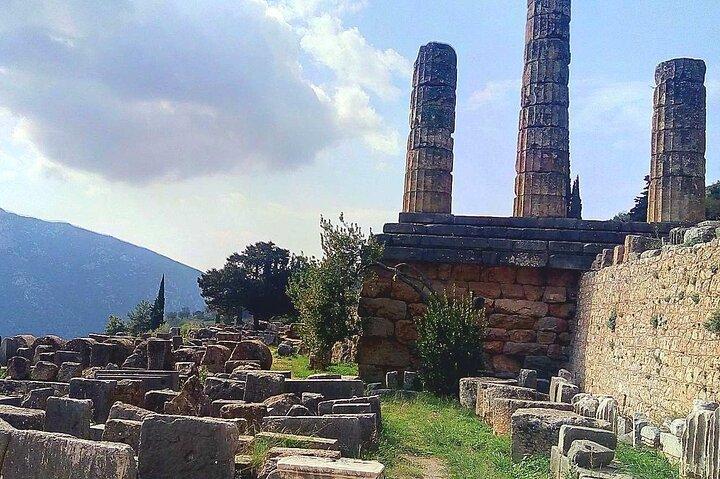 Delphi Arachova & Monast. Hosios Loukas from Athens Private Tour