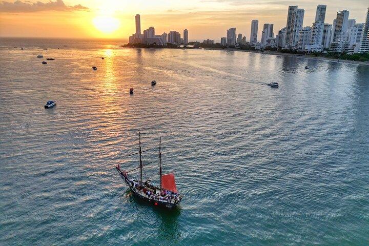Cartagena, CO: Sunset Skyline Bay Tour on a Pirate Boat + Drinks