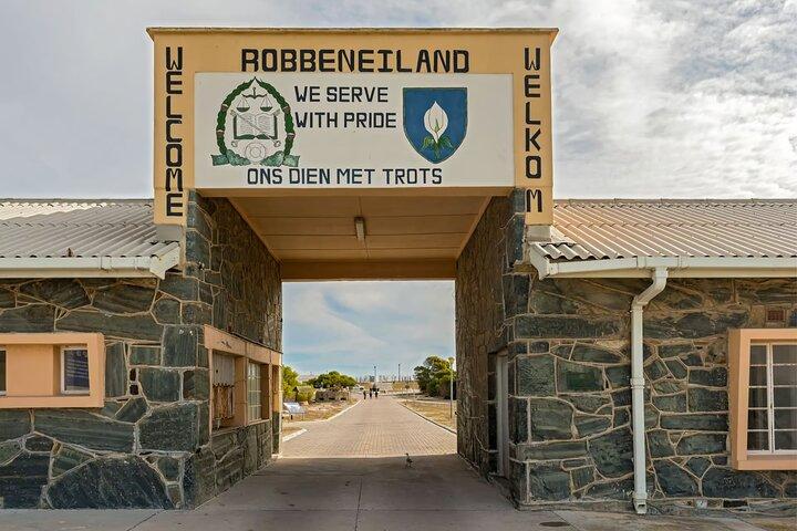 Robben Island, Kirstenbosch Garden, Groot Constantia Private Tour