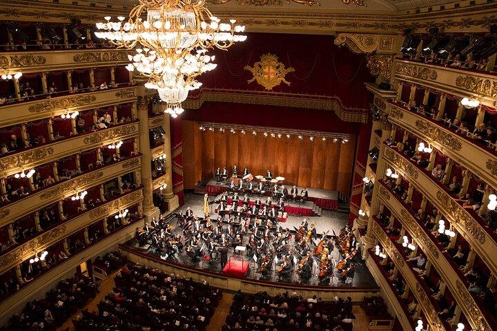 Milan's Opera Gem and La Scala Guided Walking Tour