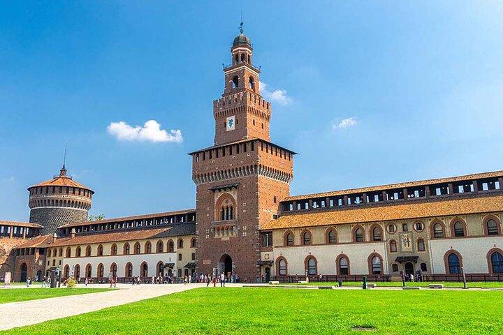 Guided Tour in Sforza Castle and Michelangelo's Masterpiece.