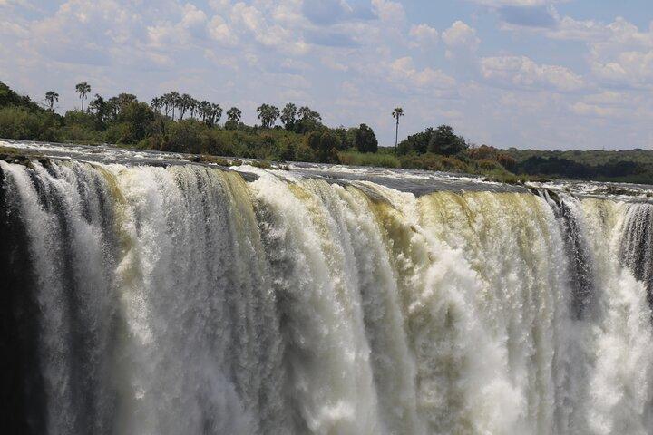 Victoria Falls Guided Tour with High Tea
