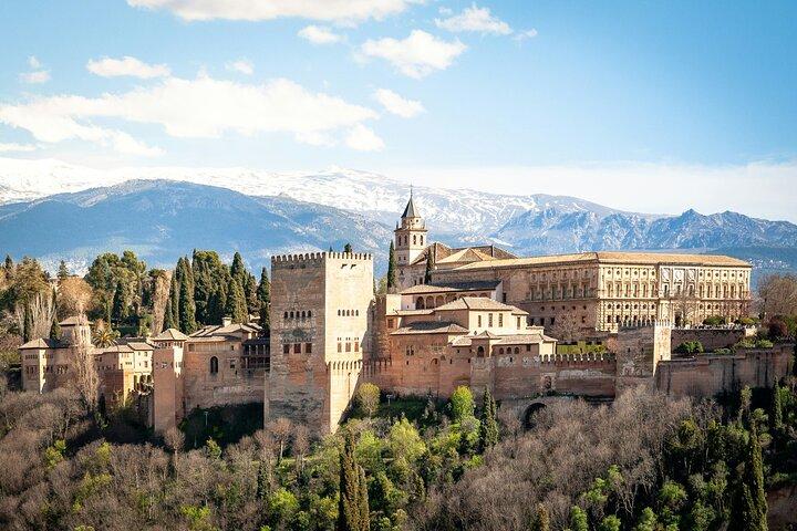 Skip-the-line Alhambra and Nasrid Palace Tour in Granada