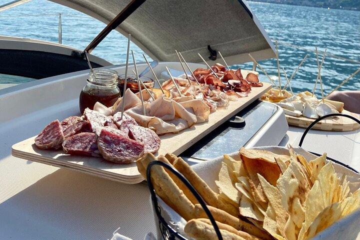 4 hours tour on a Private Catamaran on Lake Como with Aperitif