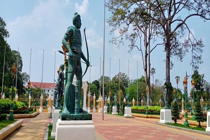 Private Full Day Tour in Srah Srang & Grand Circuit