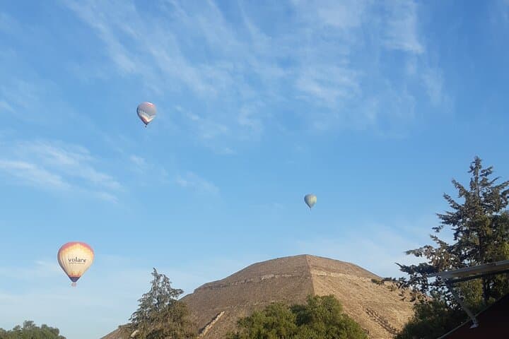 Full-Day Private Tour of Mexico City: Teotihuacan and Xochimilco