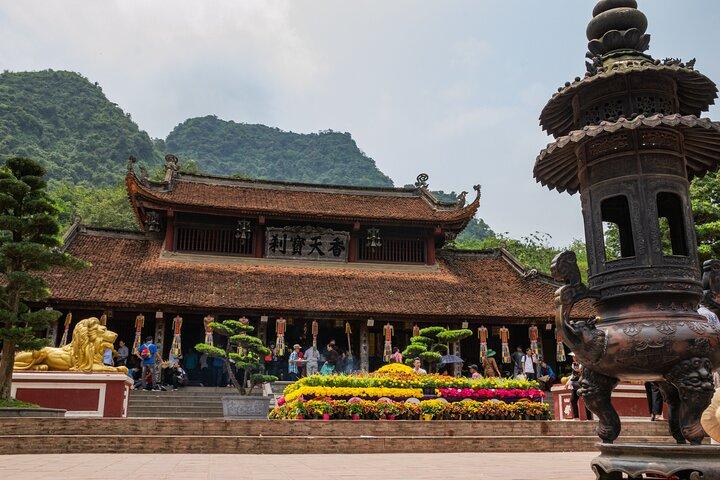 Full Day Tour to Perfume Pagoda with Traditional Boat Ride