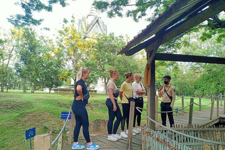 Half Day Tuol Sleng S21 and Choeung Ek Killing Field Tour