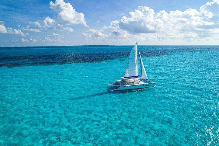 Isla Mujeres Catamaran, Open Bar & Optional Buffet and pick up