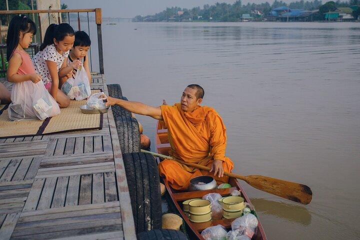 Private 2 Days Maeklong Railway Market, Amphawa & Ayutthaya Tour
