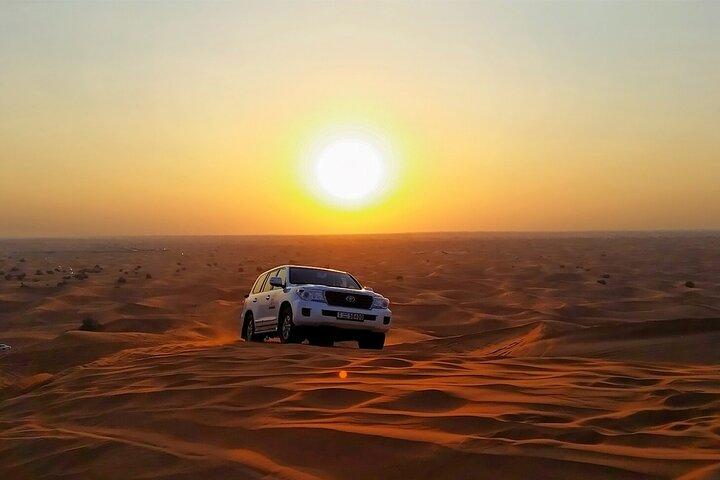 Luxury Evening Desert Safari Dubai in 4x4 with BBQ Dinner