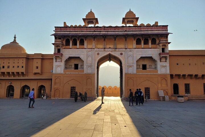 Private Full Day Tour of Jaipur Historical and Heritage Places