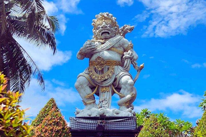 Seminyak: Hidden Gems, Beach & Temple Self-Guided Tour