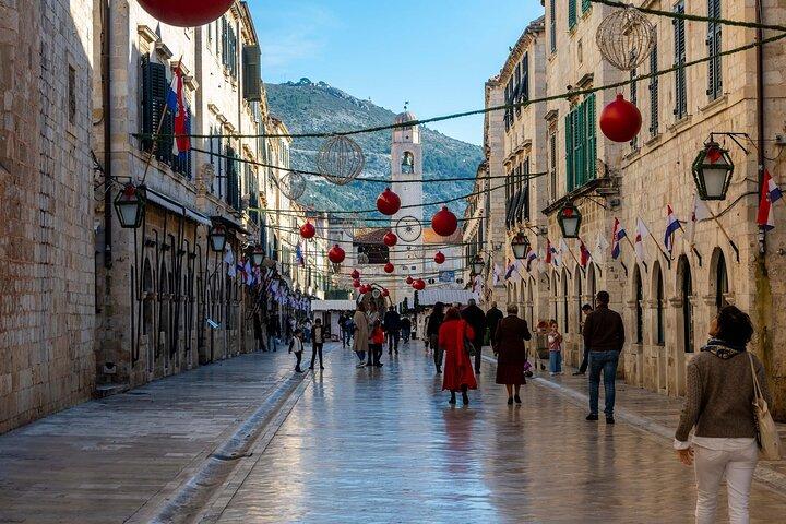 Dubrovnik: Old Town & City Walls Tour with Optional DU Pass