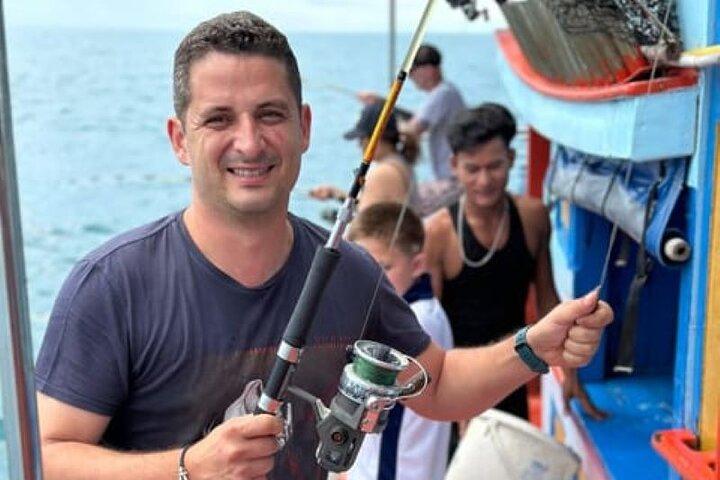 Fishing & Island Lunch Cruise from Koh Samui – Catch & Relax